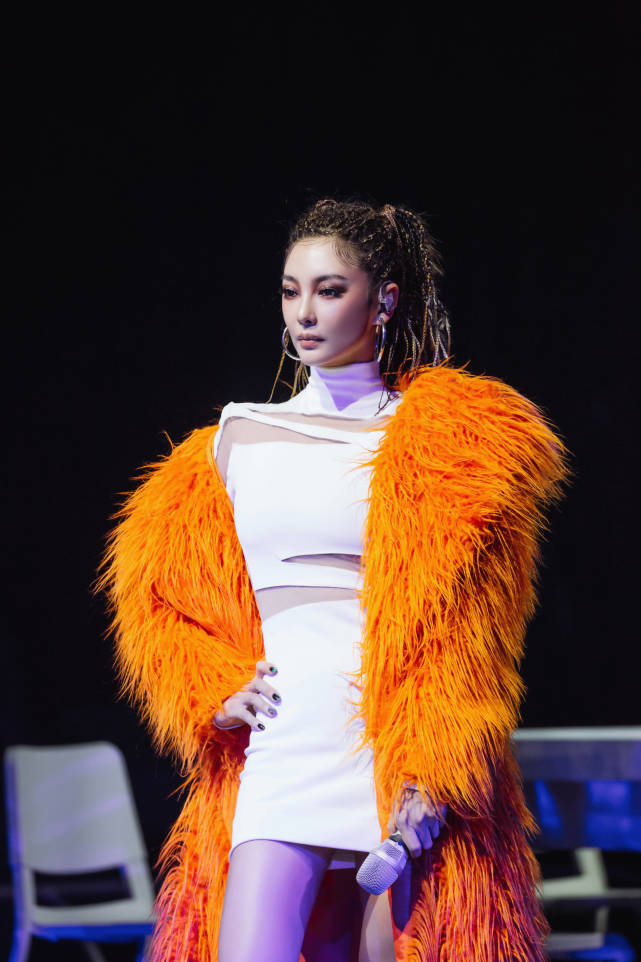 营销|原创三天上了五次热搜,张雨绮跳舞有进步?她的实力成谜