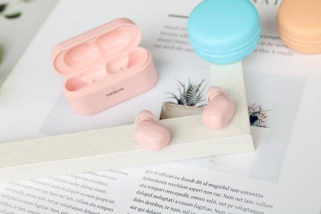 耳机|诺基亚终于不再用“情怀”出牌，这款真无线耳机真是太懂妹子的心