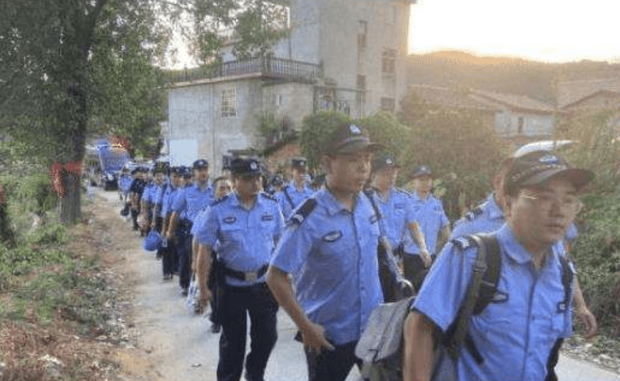 8天8夜，恶徒曾春亮落网！抓捕现场被脱掉裤子！