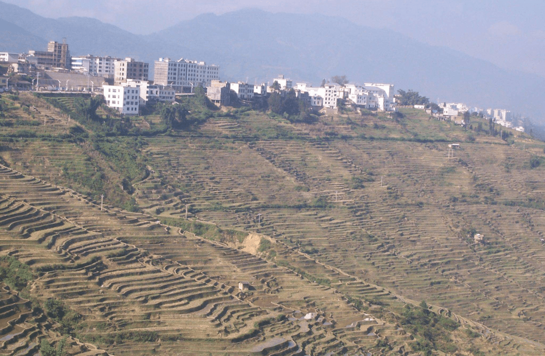 原创云南绿春,一座建在山顶上的县城,伸手可摘星辰