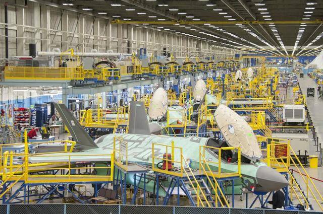 苏-57最新消息！俄国防部长参观最新战机，还有