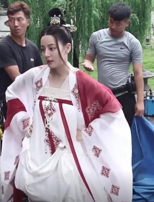 大唐|两位新疆美人都演大唐古装剧，巧了，妆发、服装全都撞风格了