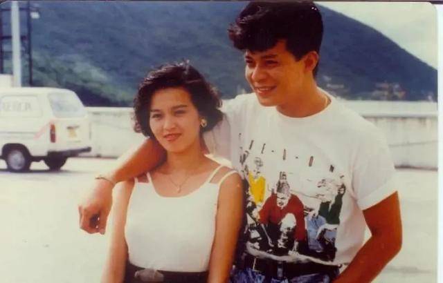 母之痛|原创三十而立的黄芷晴，沉浸失母之痛，被爸爸黄日华爱进骨子里