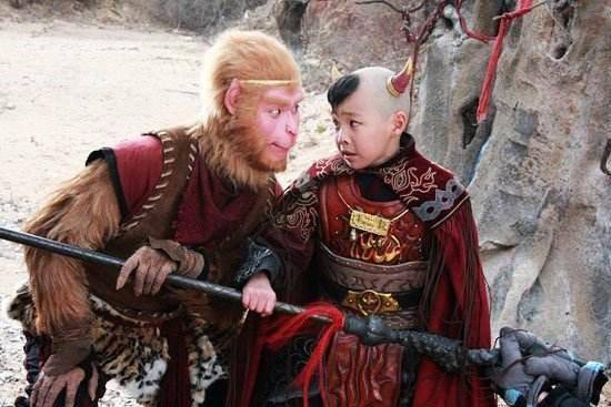 如来|难怪如来都不敢动观音，你看她的贴身侍从是谁？