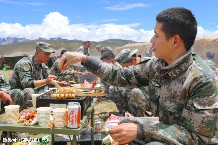 原创雪域高原上的军营美食节让你感受不一样的氛围