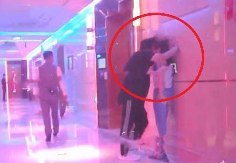 不理会丈夫道歉，李湘晒出家里“新成员”宠物