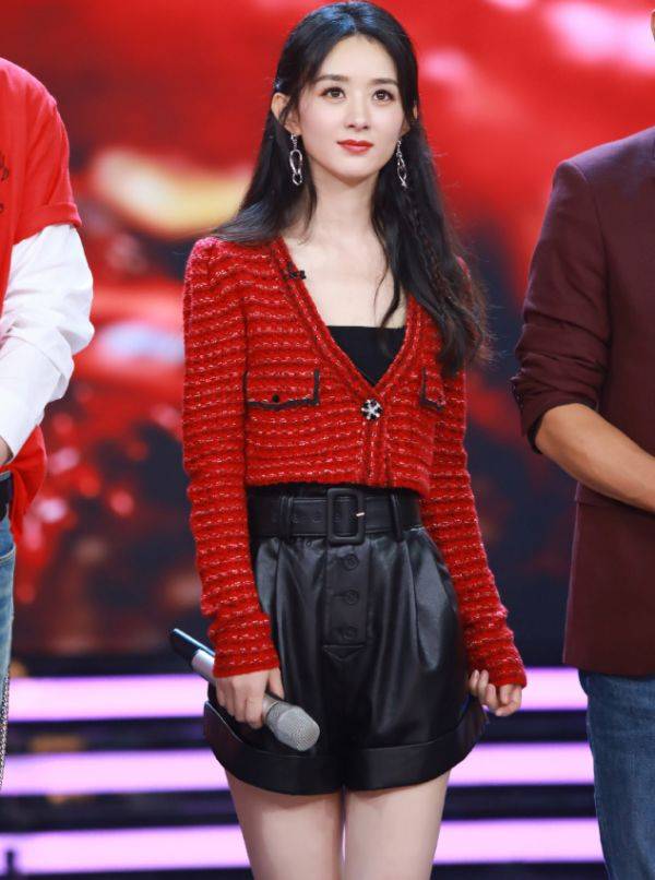 杨幂|谁给赵丽颖勇气穿马丁靴？生图下腿粗到没法看，模仿杨幂却无身材