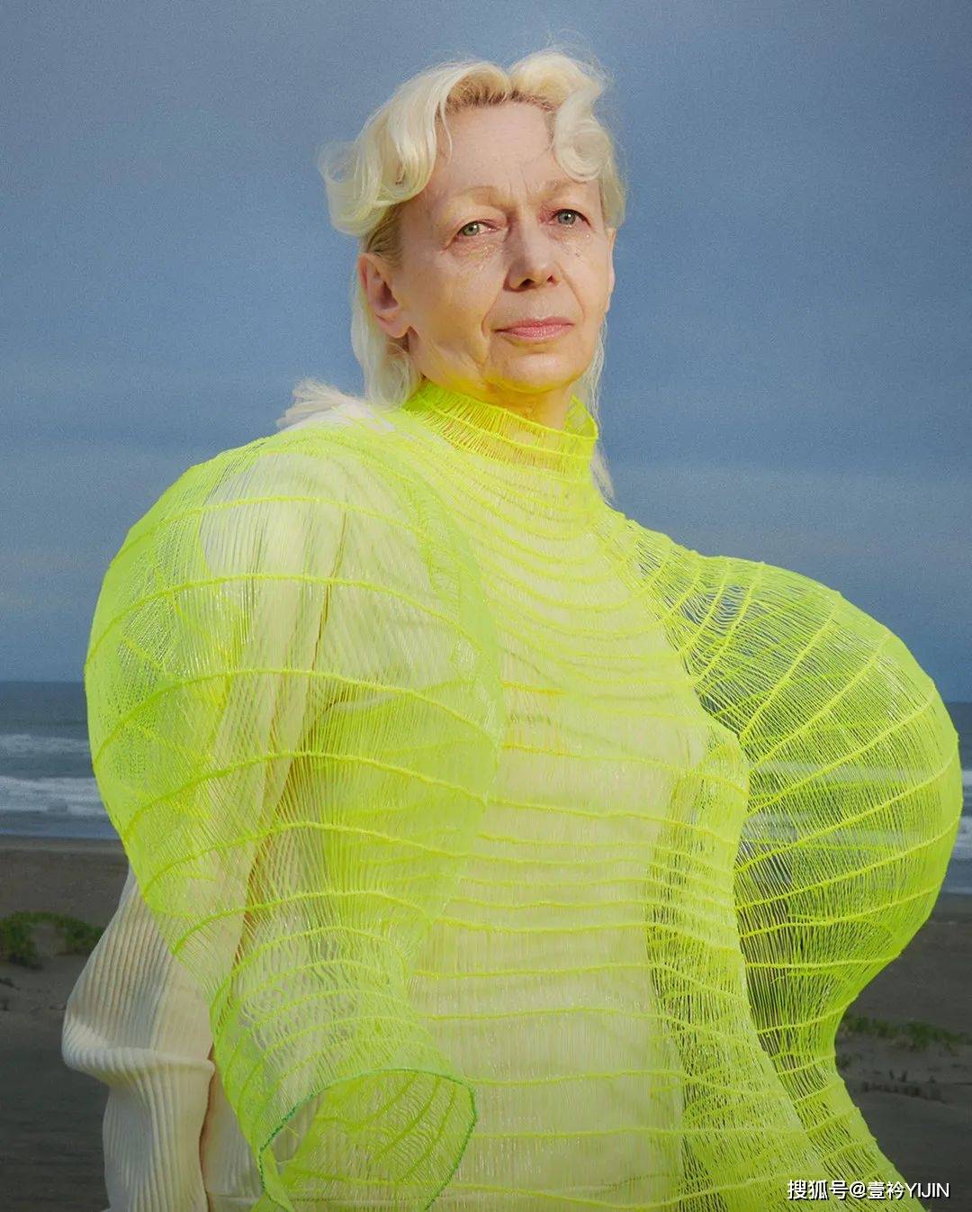 图片|新锐设计师 | 精神护士转行服装，创造出挂能着穿的炫彩服装