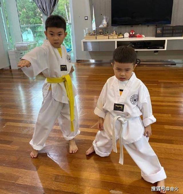 身手|原创李宗伟儿子罕曝光！7岁上球场身手矫健球技过人，大将风范十足