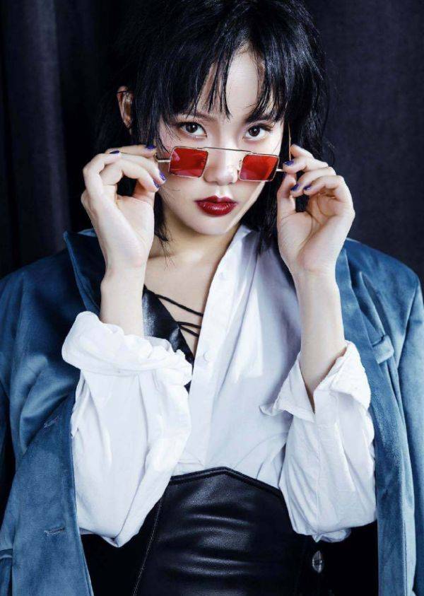 黄龄|黄龄国风打扮演绎《一剪梅》，眼神带电好撩人，不愧是“国民妖精”