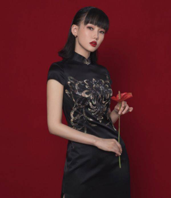 黄龄|黄龄国风打扮演绎《一剪梅》，眼神带电好撩人，不愧是“国民妖精”