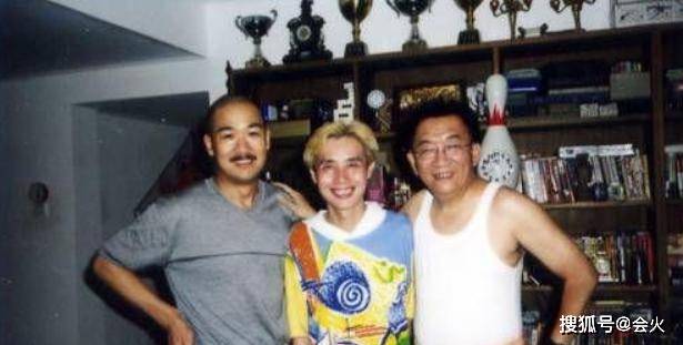 邓建国近照曝光 眉毛全白满脸皱纹 换仨老婆60岁仍风流
