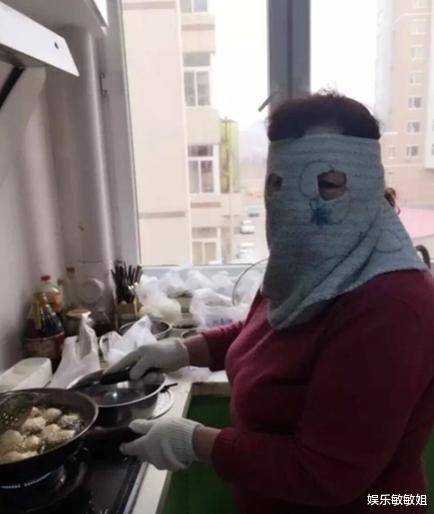 怎样才能不被油溅到身上 4ef98fe4a0f44a6396285525d27ce68c.jpeg