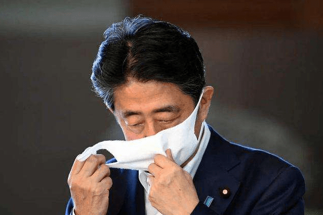 原创安倍突然宣布一个消息，日本政坛坐立不安，被曝曾在办公室吐血