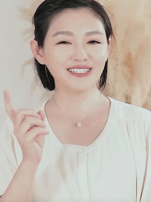 形象|有种“牺牲”叫大S生二胎，脸部僵硬浮肿明显，高龄产妇缺点不言而喻