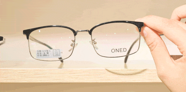 眼镜|?@佛山人：18楼高空眼镜店，配防蓝光眼镜换新LOOK！
