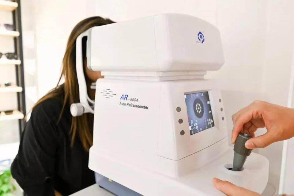 眼镜|?@佛山人：18楼高空眼镜店，配防蓝光眼镜换新LOOK！