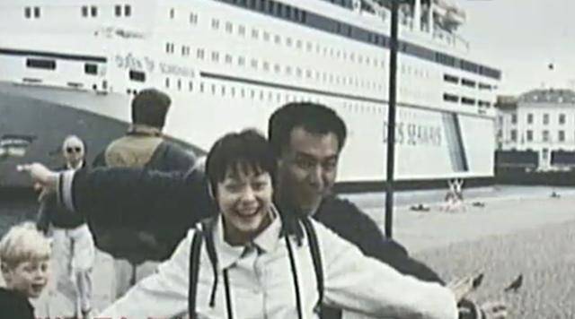 谢园去世众星悼念,二婚娶小17岁明星妻子,夫妻亲密旧照曝光
