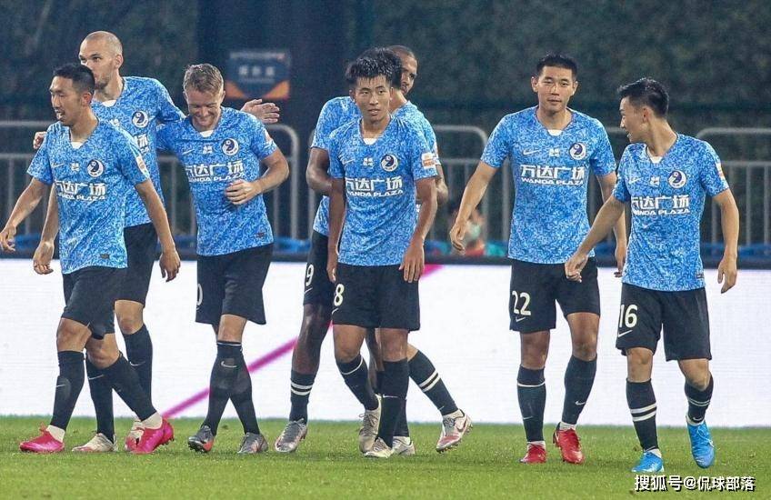原创             中超A组最新积分榜：恒大反超鲁能重返榜首，2队已“基本”出线