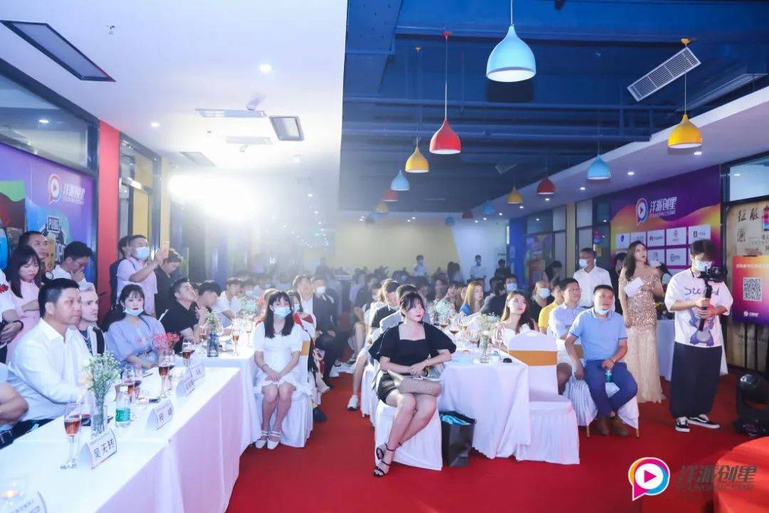 真人主播实时连麦，直播间接单服务全解析 (真人主播头像)-初仟社区