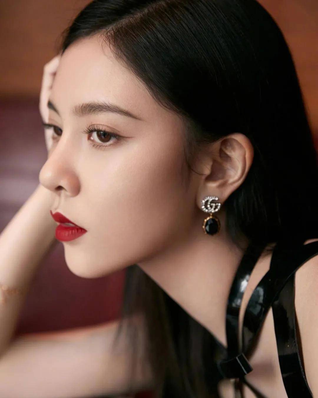 fa|直播抠脚、吃剩菜、坐公交车相亲被拒，被下降头女星第一人