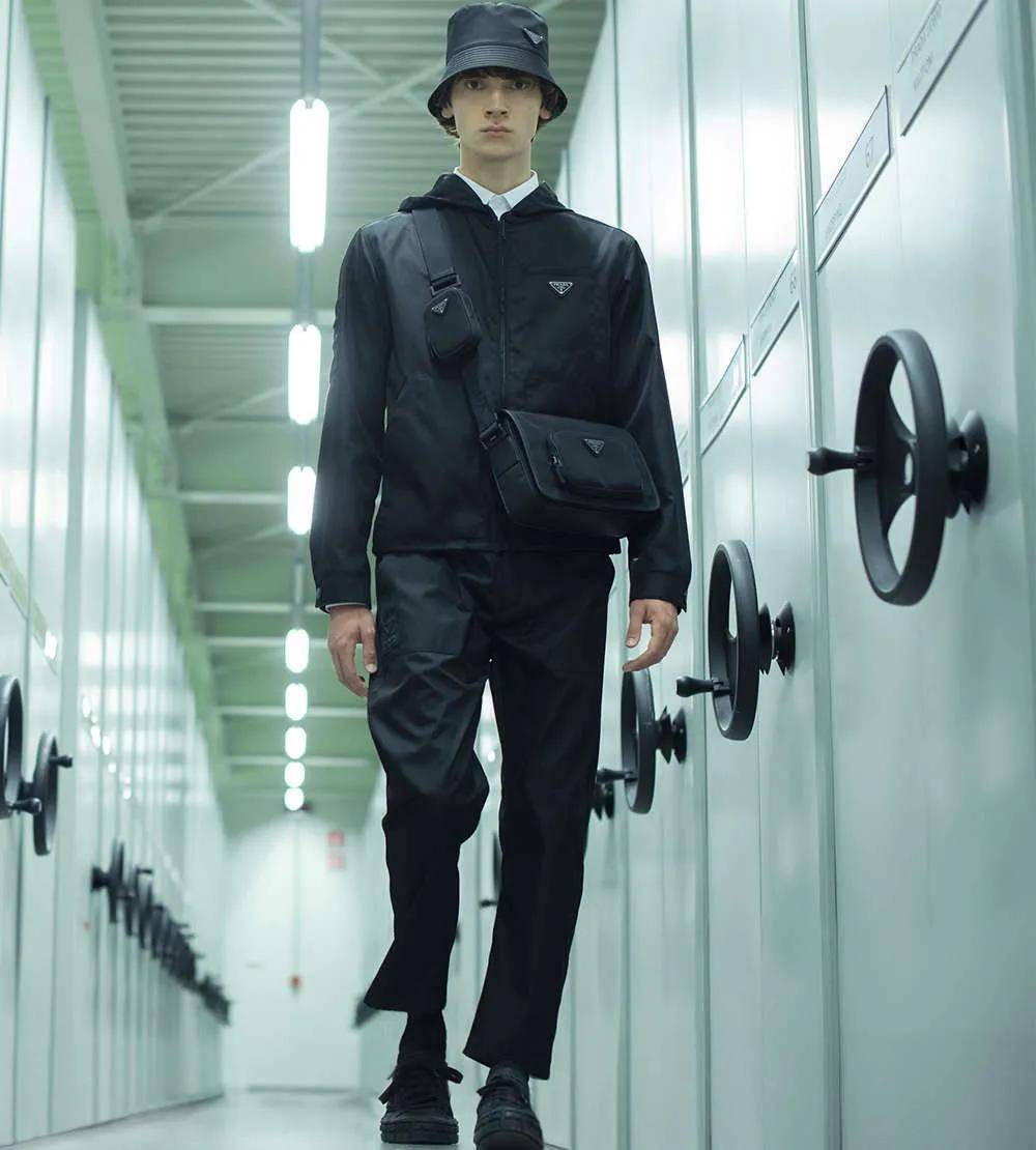 出圈|红出圈的PRADA尼龙系列背后究竟有什么不为人知的秘密