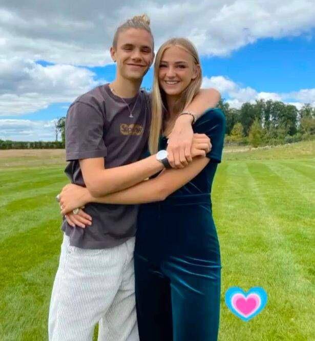 罗密欧|贝克汉姆二儿子和模特女友撒狗粮，只穿一条短裤，高调秀恩爱