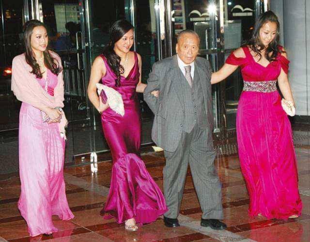 船王|原创豪门女将不止何超琼！千金大小姐替弟征战商场，船王孙女有风范