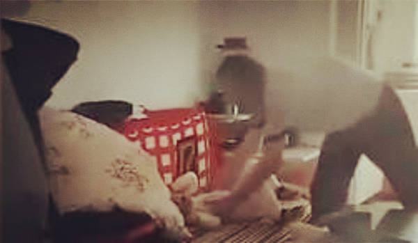 问题|父亲抱摔幼童致死：“母亲在旁拍摄”，为何这让人感到不寒而栗？