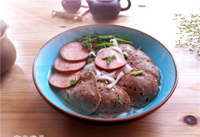 怎样调牛肉馅好吃又简单 5c1b3d81a0c54f76bdf1c1fa2a21be8c.png