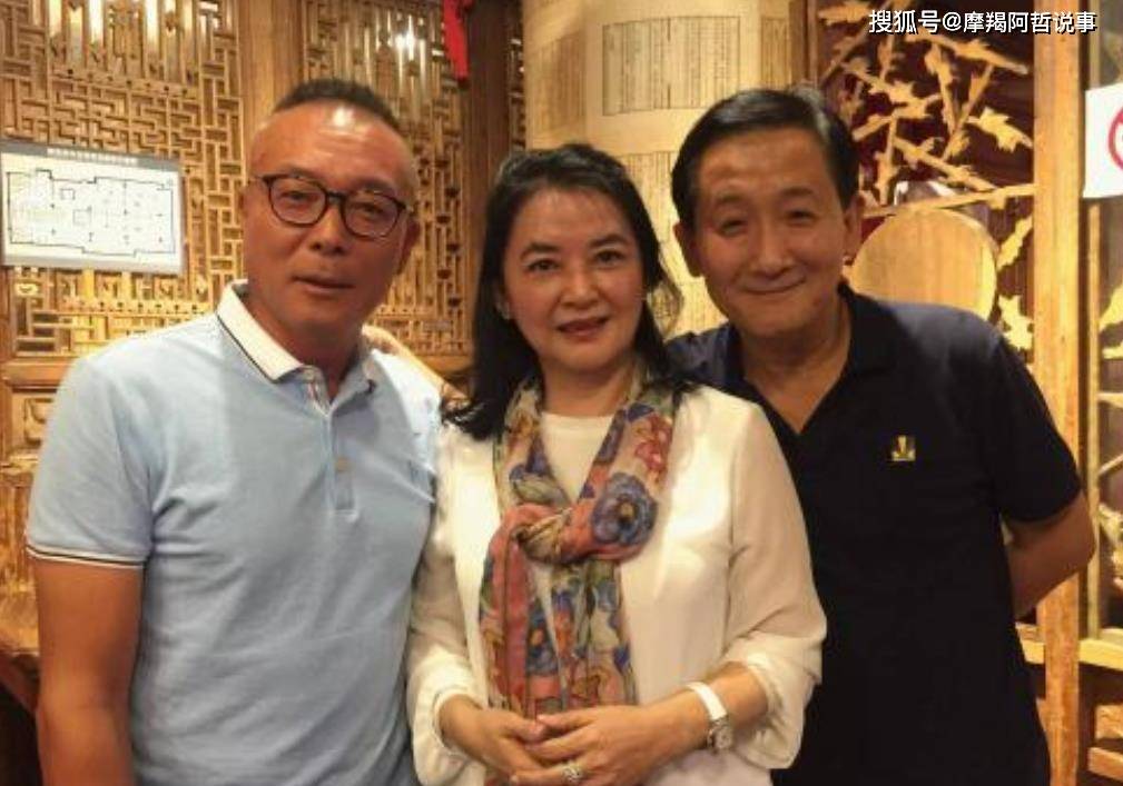 原创"影帝"谢园去世,和二婚老婆恩爱22年无儿女,葛优梁天悲痛送别