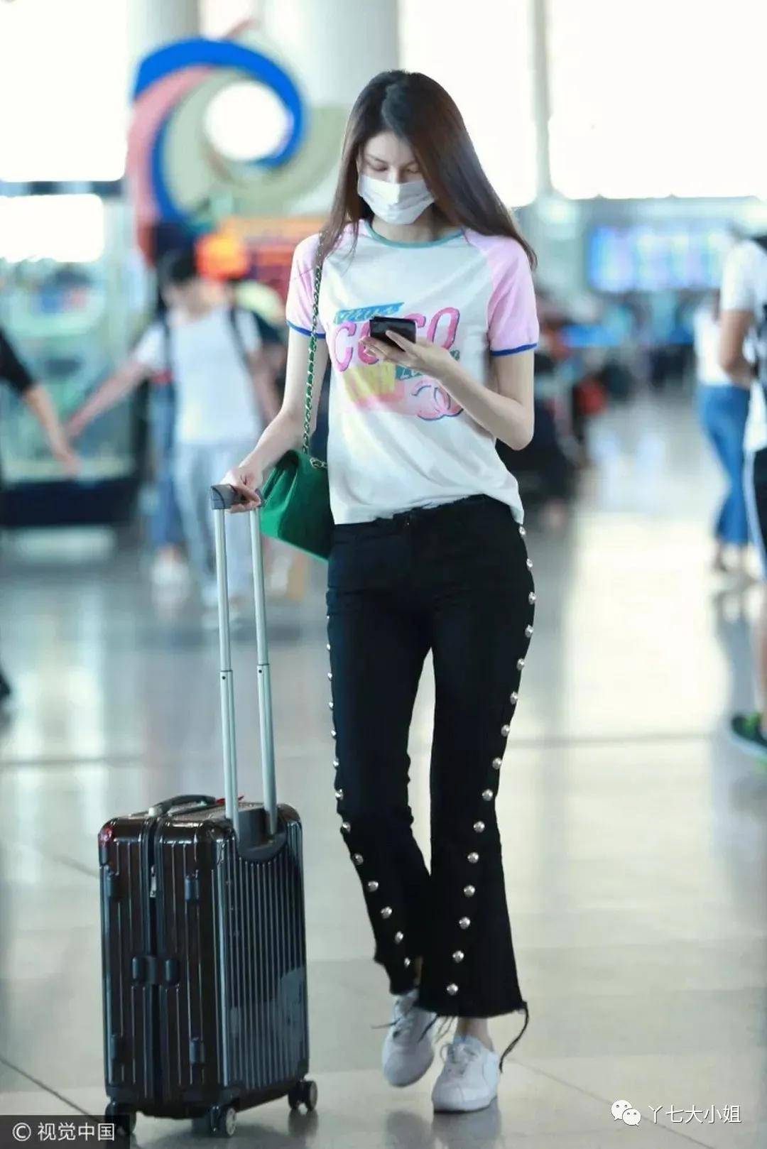 装饰|嫌衣服单调？加几颗小钮扣，眼睛都看直了~