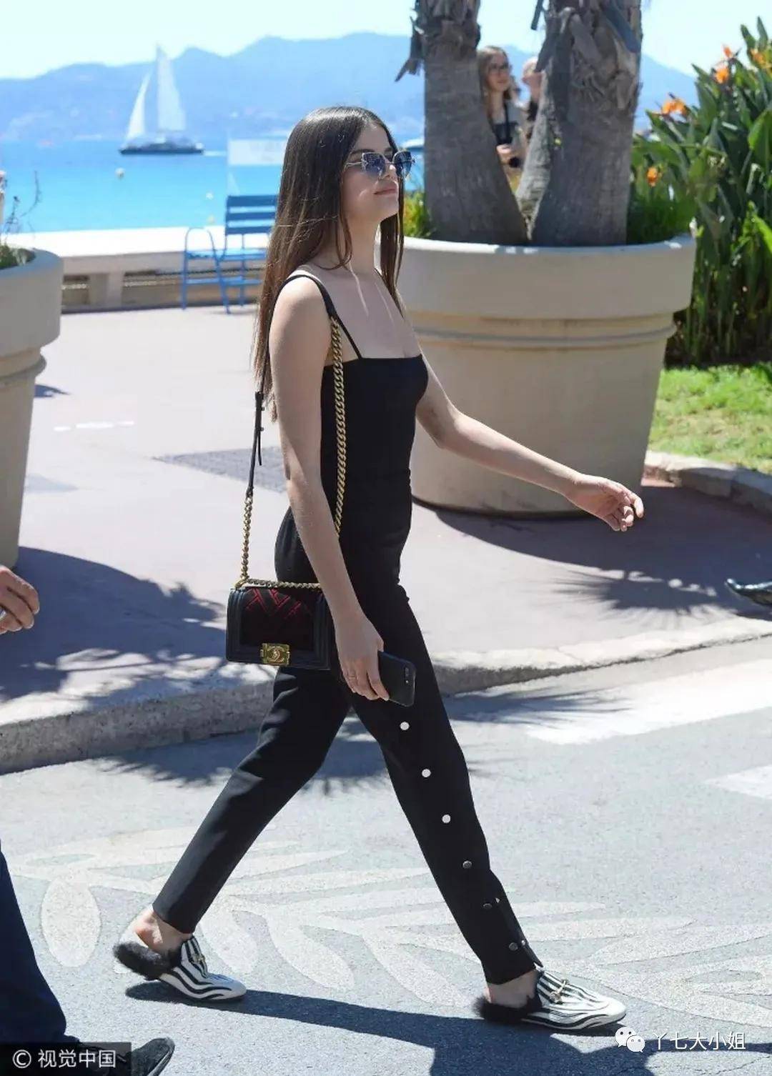 装饰|嫌衣服单调？加几颗小钮扣，眼睛都看直了~