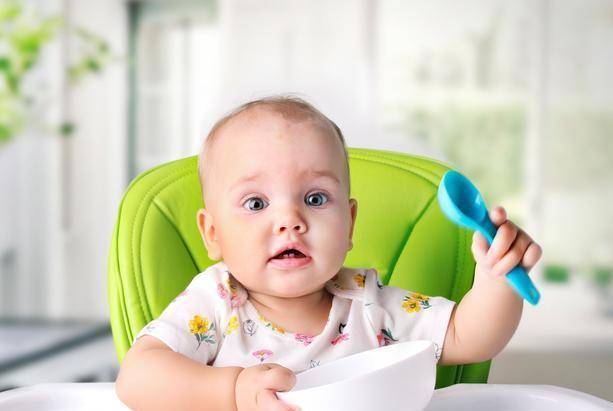 婴儿一般几个月开始吃辅食比较好 fdb66d43e92a43499016d23d0acdef7a.jpeg