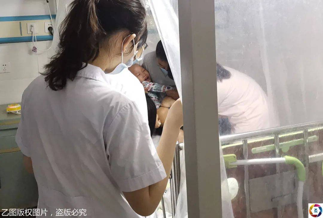 儿子|高温下，男子挥汗如雨扛包爬楼，每天扛数吨货却难救儿子的命?