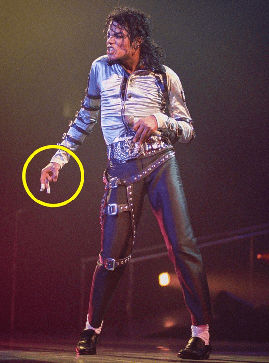 舞蹈:为什么迈克尔·杰克逊衣服都有臂章?9个服装启示