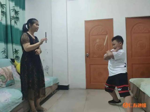 如何跳舞更有劲 6b90af6407124704b911a89e0439286a.jpeg
