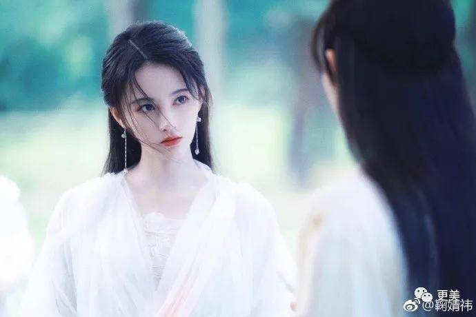 刘海|当毛发都在伪造的鞠婧祎失去刘海，场面瞬间窒息！