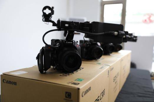 携手同行！北京创欣博远文化传媒采购佳能CINEMA EOS电影摄影机