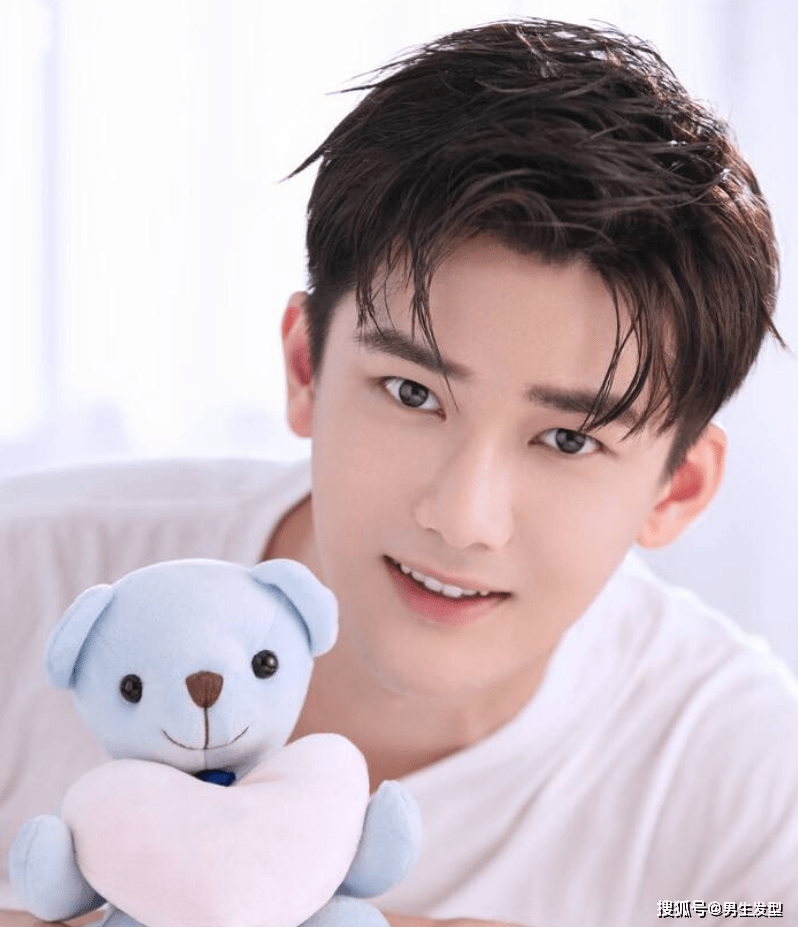 寸头|男生还在剪“寸头”？理发师建议留这4款发型，让你帅气翻倍