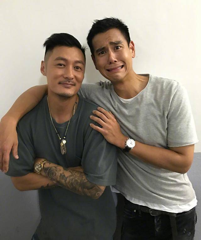 抱娃|原创余文乐七夕前抱娃与彭于晏同框，一声“咕呱”疑调侃他仍是单身