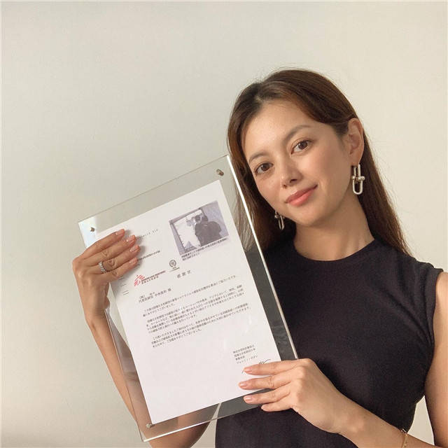 天王级歌手承认出轨发声道歉,妻子是模特,女儿是人气女偶像