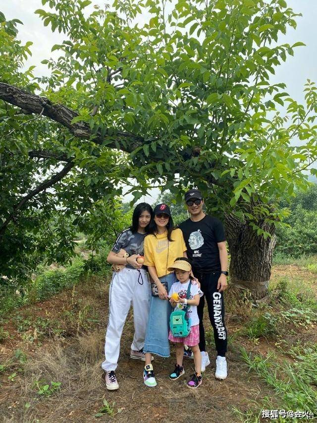 老婆|原创汪峰章子怡约会看演出，汪峰全程紧搂老婆腰宣誓主权，占有欲太强