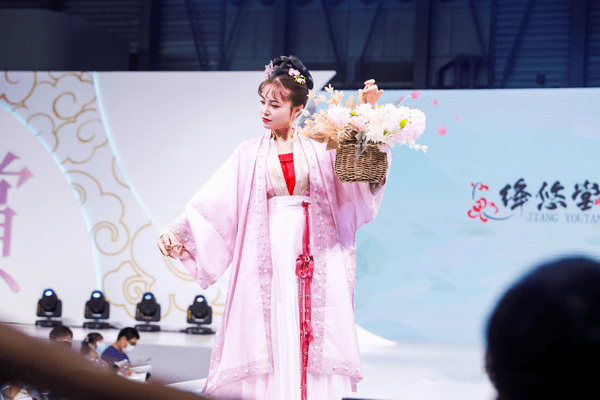 杜若汉服短剧，传统与时尚的完美融合，杜若汉服短剧，传统与时尚的交织之美