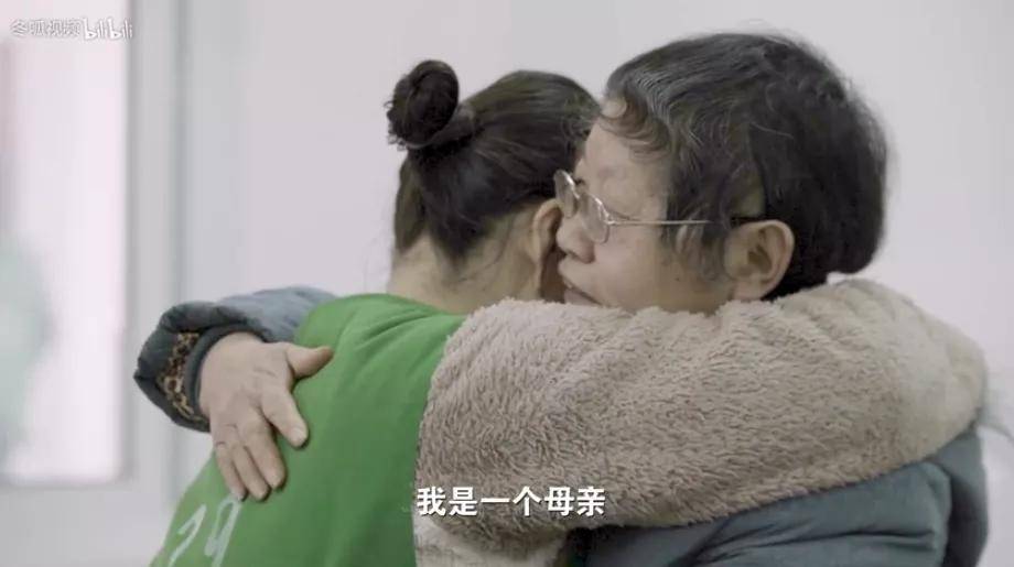 妈妈|儿子卧轨自杀后，她接到了13多万通电话