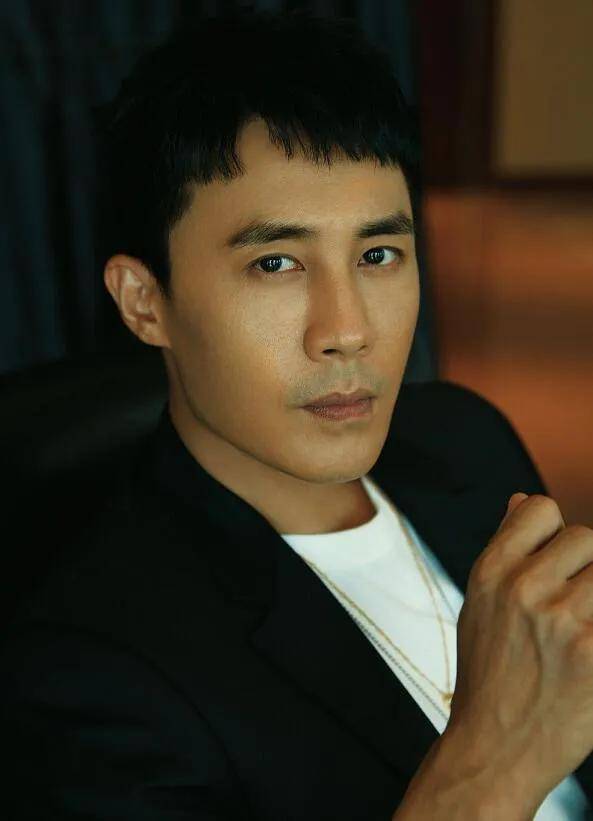 杜淳|独家丨谭飞VS杜淳：我怎么理解《八佰》？我如何塑造谢晋元？