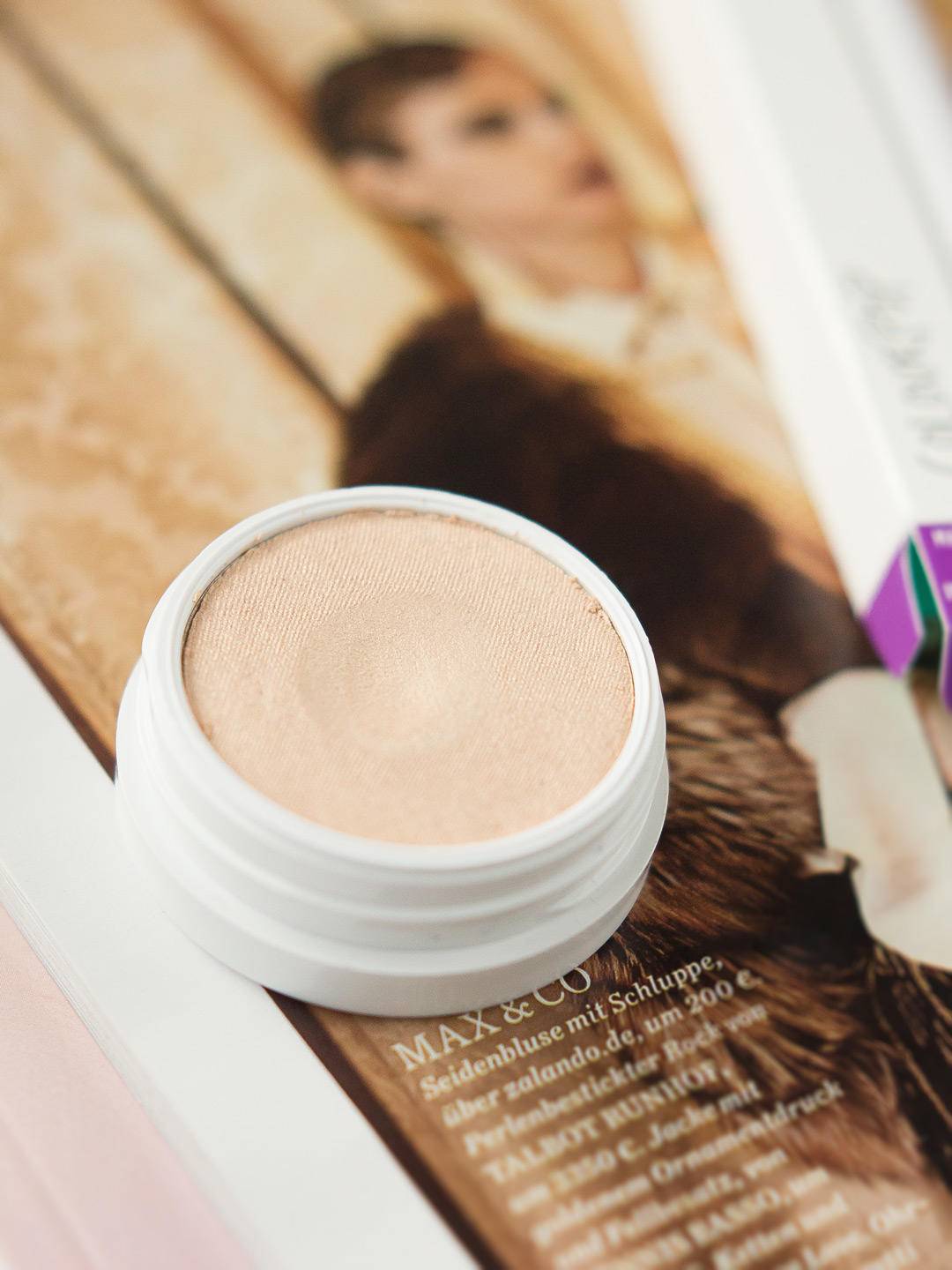 一面|高级感一扫就有，让你一面变立体脸的神器 —— 高光