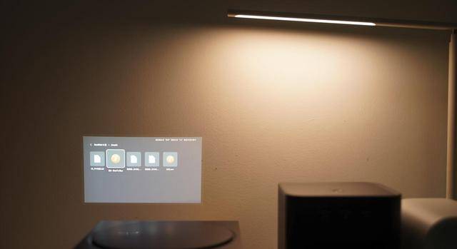 尺寸|谁是客厅卧室霸主？4款2K价位家用投影机横评