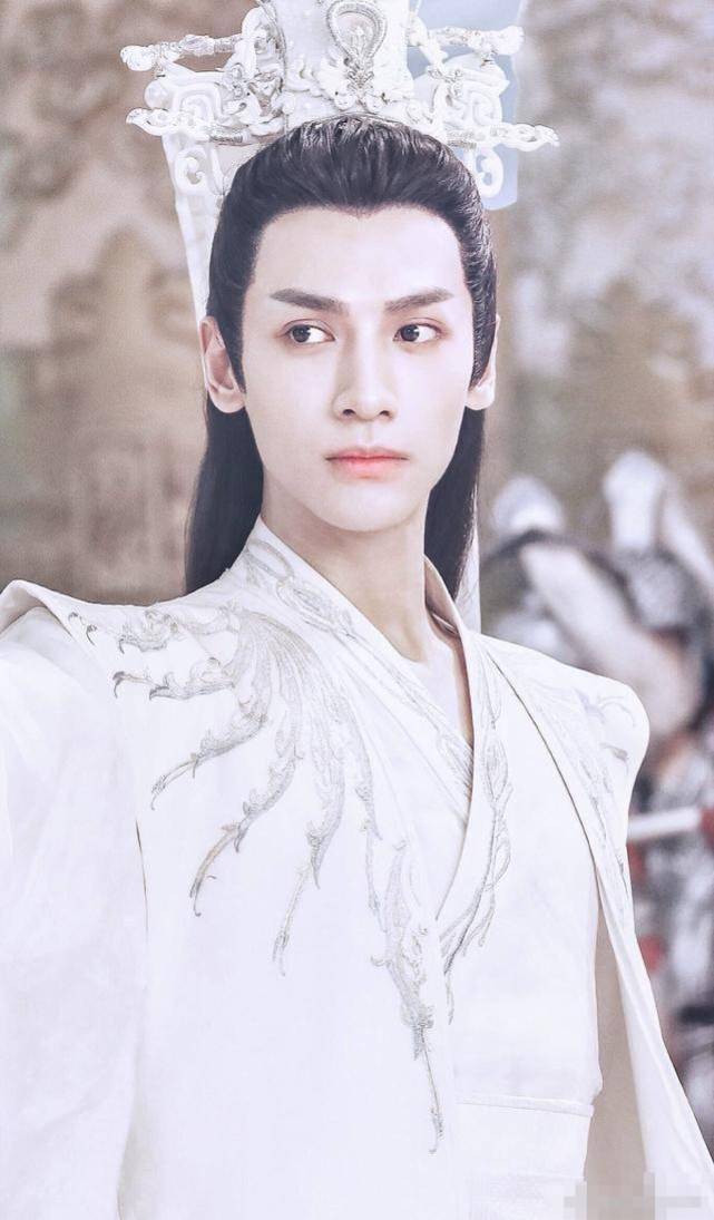 造型|原创《香蜜》罗云熙白衣婚服孤冷出尘，到了《皓衣行》红色婚服却更帅