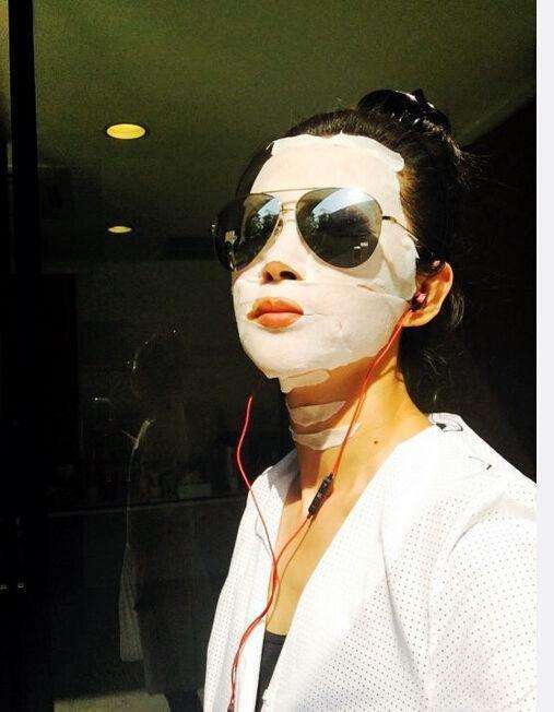 赵丽颖|47岁李冰冰同框32岁赵丽颖完全不输，她的冻龄秘诀竟然是敷面膜？